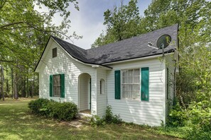 House (2 Bedrooms) | Interior - Private Deck & Yard: Pet-friendly Noble Getaway (Noble)