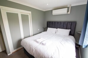 2 bedrooms, bed sheets - Yew 2 Bungalow, Parkdean Resorts - Camber Sands (Camber)