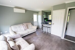 TV - Yew 2 Bungalow, Parkdean Resorts - Camber Sands (Camber)