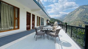 Outdoor dining - Hotel Shri Hari And Restaurant (Badalpur)