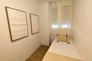 3 habitaciones y tabla de planchar con plancha 