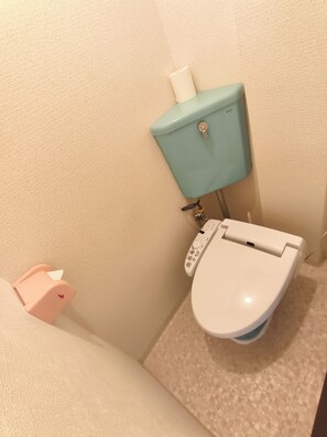 Hair dryer, bidet, towels, soap - 1 minute from JR Imamiya station, 2/3 minutes to Namba/Shinsaibashi station by subway, 36 square meters 2DK, Guest house Chine Room 406 (大阪市)