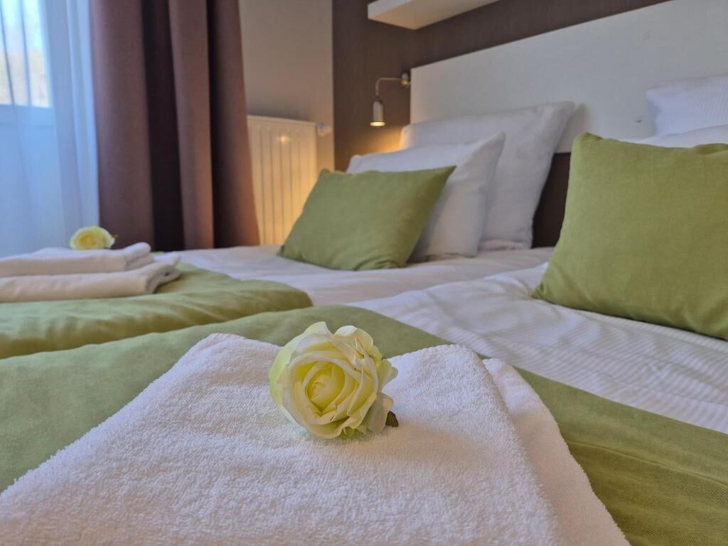 Verdunkelungsvorhänge, schallisolierte Zimmer, Bügeleisen/Bügelbrett