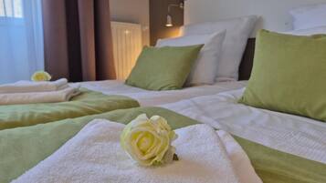 Verdunkelungsvorhänge, schallisolierte Zimmer, Bügeleisen/Bügelbrett