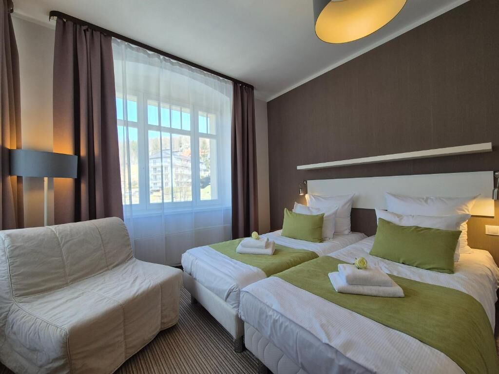 Chambre Double Deluxe | Rideaux occultants, chambres insonorisées, fer et planche à repasser