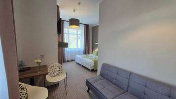 Kamar Triple Keluarga, pemandangan gunung | Interior