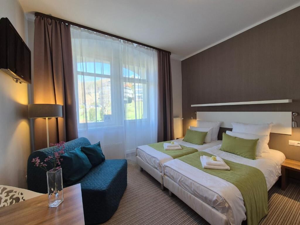 Deluxe Double Room | Blackout curtains, soundproofing, iron/ironing board, free WiFi