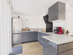 Fridge, microwave, oven, dishwasher - Comfortable house for 8 with garden (Pléneuf-Val-André)