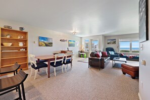 Smart TV, DVD player, stereo - 422 - Ocean View Retreat with Incredible View (Westport)