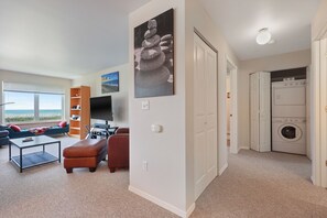 Smart TV, DVD player, stereo - 422 - Ocean View Retreat with Incredible View (Westport)