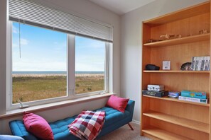 Interior - 422 - Ocean View Retreat with Incredible View (Westport)