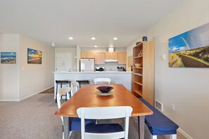 Dining - 422 - Ocean View Retreat with Incredible View (Westport)