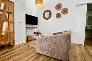 TV - Travel Habitat Santo Domingo Loft (València)