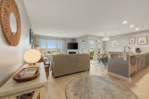 Smart TV, DVD player, music library, stereo - 213 - Deepwater Digs the Go-To OceanFront Escape (Westport)