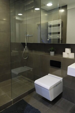 Shower, hair dryer, towels, soap - Garbary Residence I Old Town (Poznań)