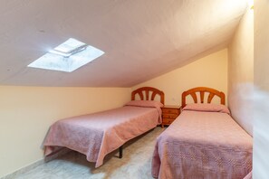 3 bedrooms, bed sheets