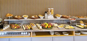 Free daily buffet breakfast - Bucura Hotel & Spa (Căciulata)