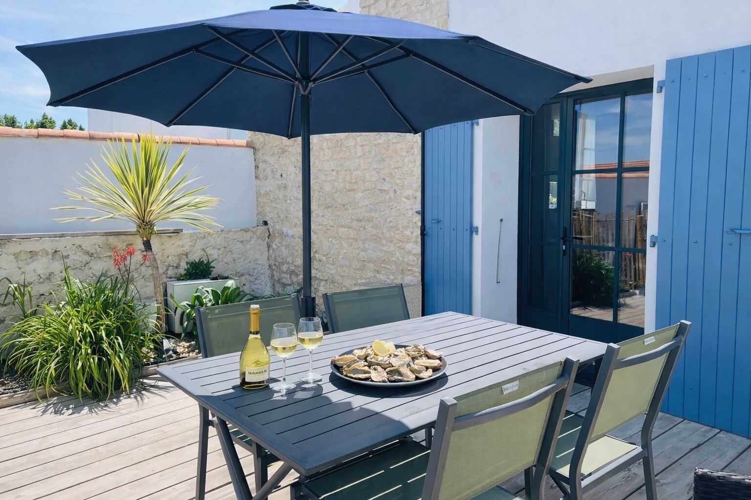 Standard Suite | Outdoor dining