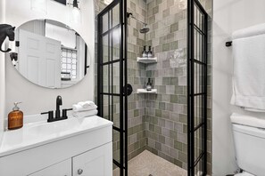 Shower, hair dryer, towels, shampoo - The Crimson Cottage- A Premium Highlands Retreat! (Louisville)