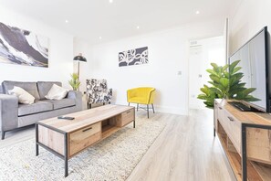 Living area - The Residence by Guestz (Cheltenham)