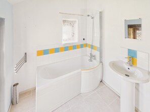 Shower, hair dryer - House with pool near Lascaux for 6 guests (La Chapelle-Aubareil)