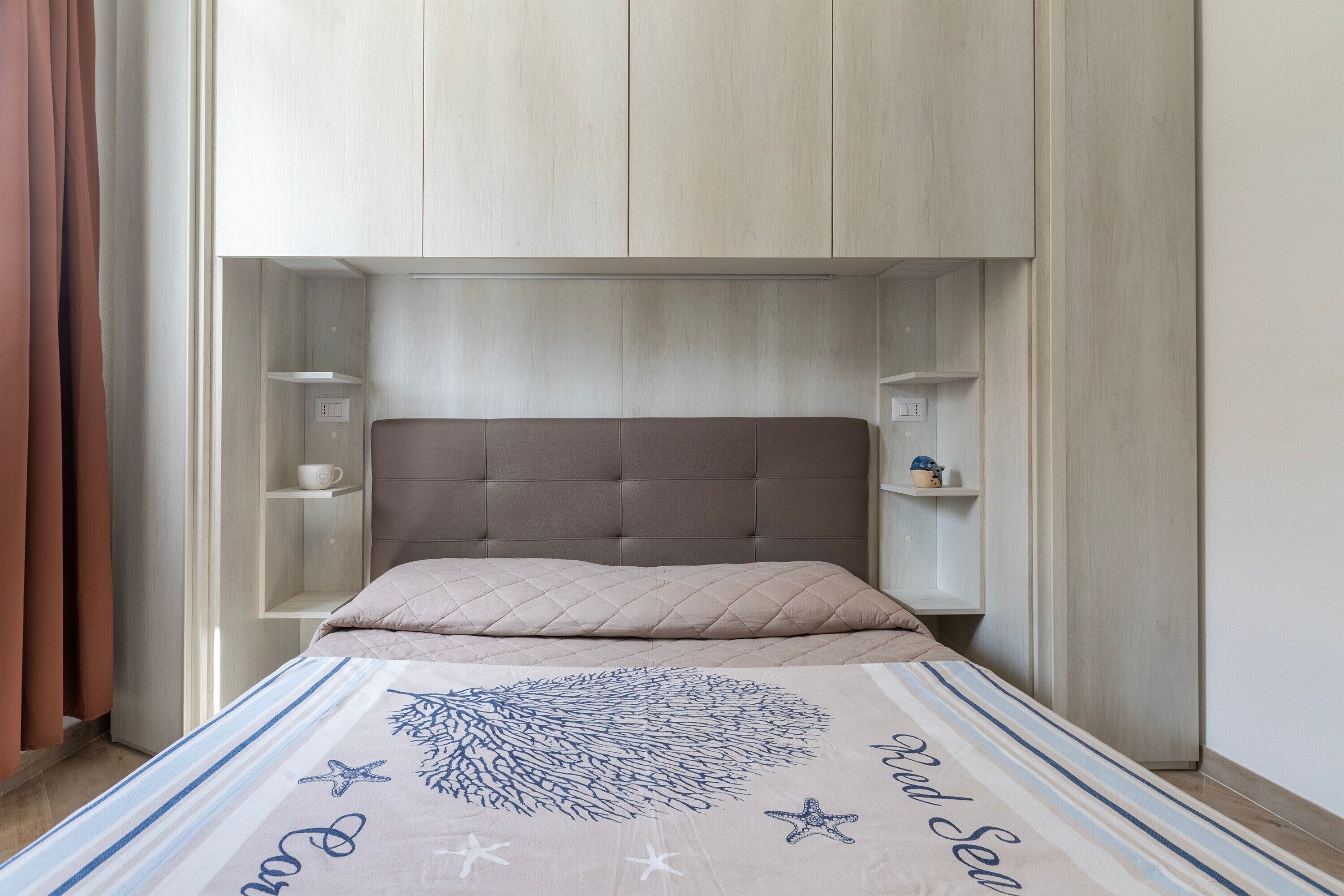 1 dormitorio, tabla de planchar con plancha, wifi y ropa de cama