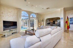 TV, fireplace, DVD player - Sea Views Villa La Rosa 5 Bed 4 Bath & Heated Pool (Mijas Costa)
