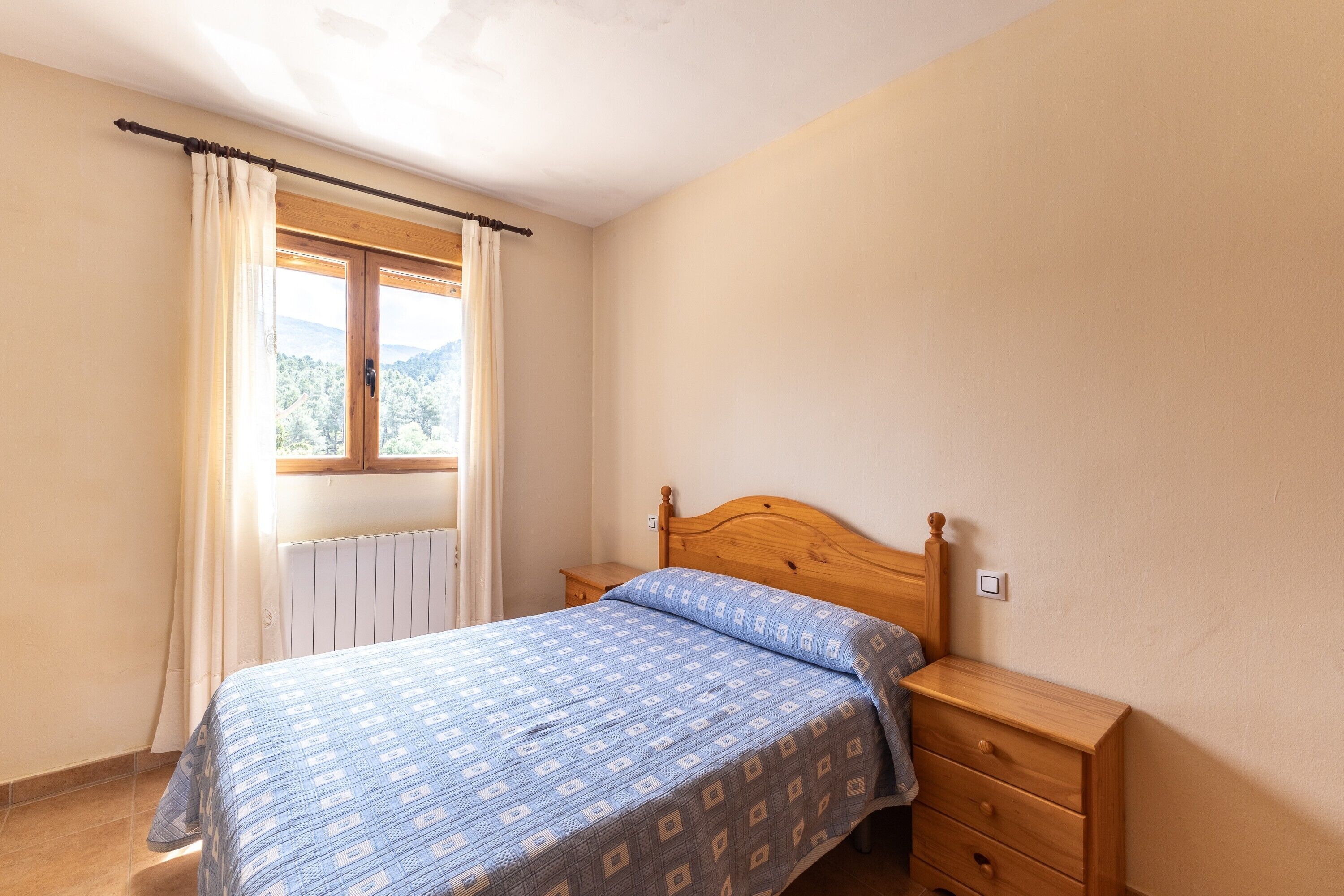 4 bedrooms, bed sheets