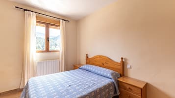 4 bedrooms, bed sheets