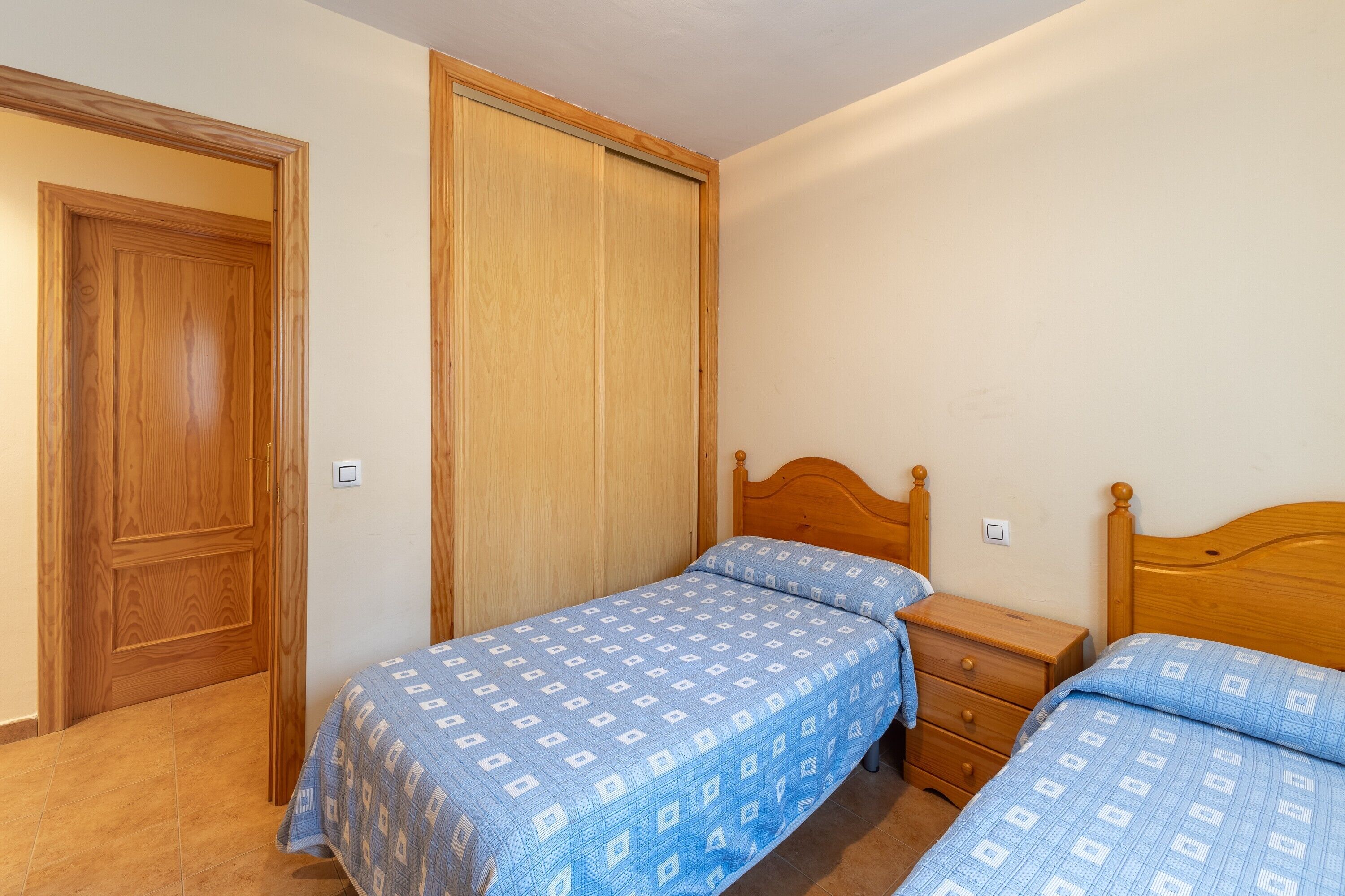 4 bedrooms, bed sheets