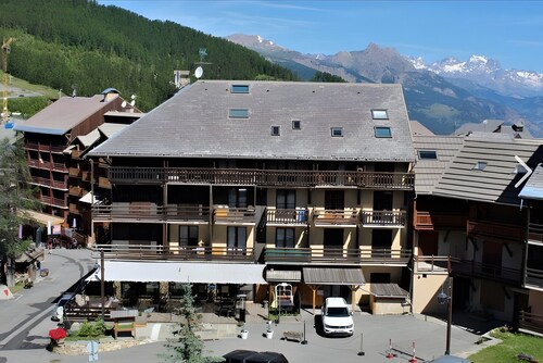 Apartment for 6 to 8 Guests in Risoul with Balcony and Wi-Fi