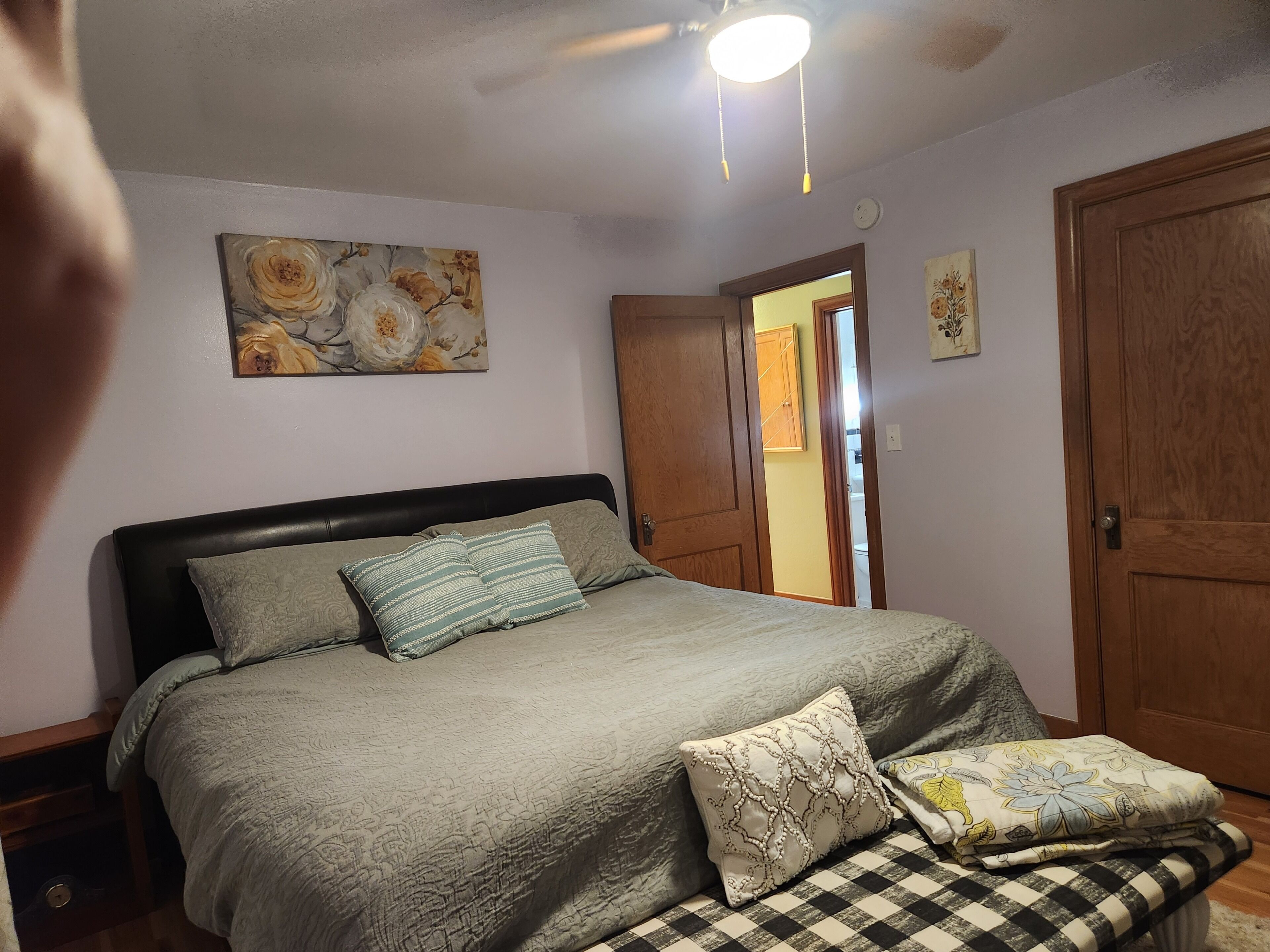 2 chambres, fer et planche à repasser, Wi-Fi, draps fournis