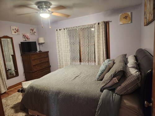 Charming 2-bedroom apartment with AC in vibrant Austin,Mn