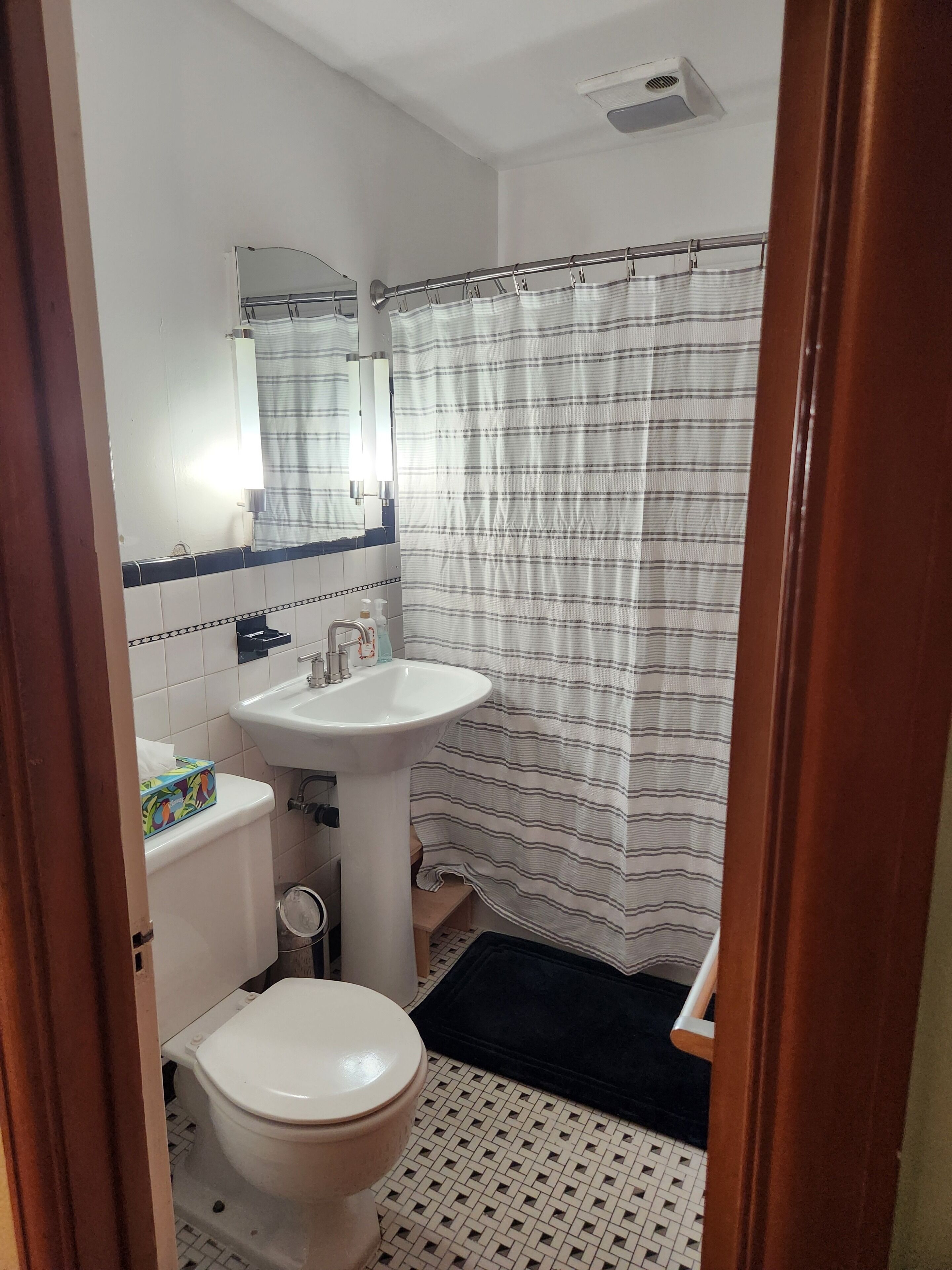 Hårføner, håndklær, såpe og toalettpapir