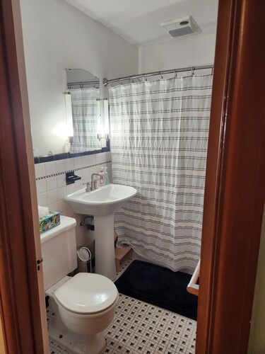 Charming 2-bedroom apartment with AC in vibrant Austin,Mn