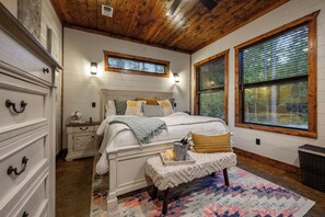 2 bedrooms, iron/ironing board, WiFi, bed sheets - 2BR Family Retreat with Bunk Room and Hot Tub (Broken Bow)