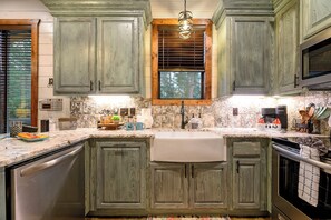 Fridge, microwave, oven, stovetop - 2BR Family Retreat with Bunk Room and Hot Tub (Broken Bow)