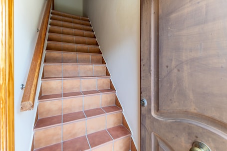 Interior. Holiday Home Paraíso Upper Floor - Lake Views, Gredos & Garden
