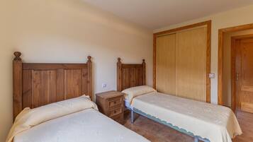 4 bedrooms, bed sheets