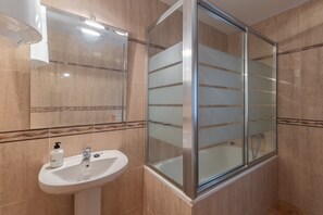 Shower, towels