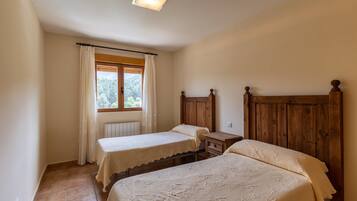 4 bedrooms, bed sheets