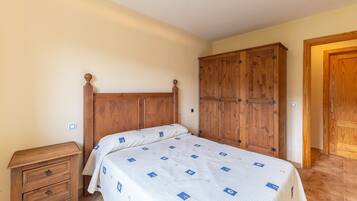 4 bedrooms, bed sheets