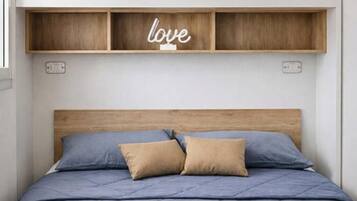 Departamento | Ropa de cama hipoalergénica y tabla de planchar con plancha
