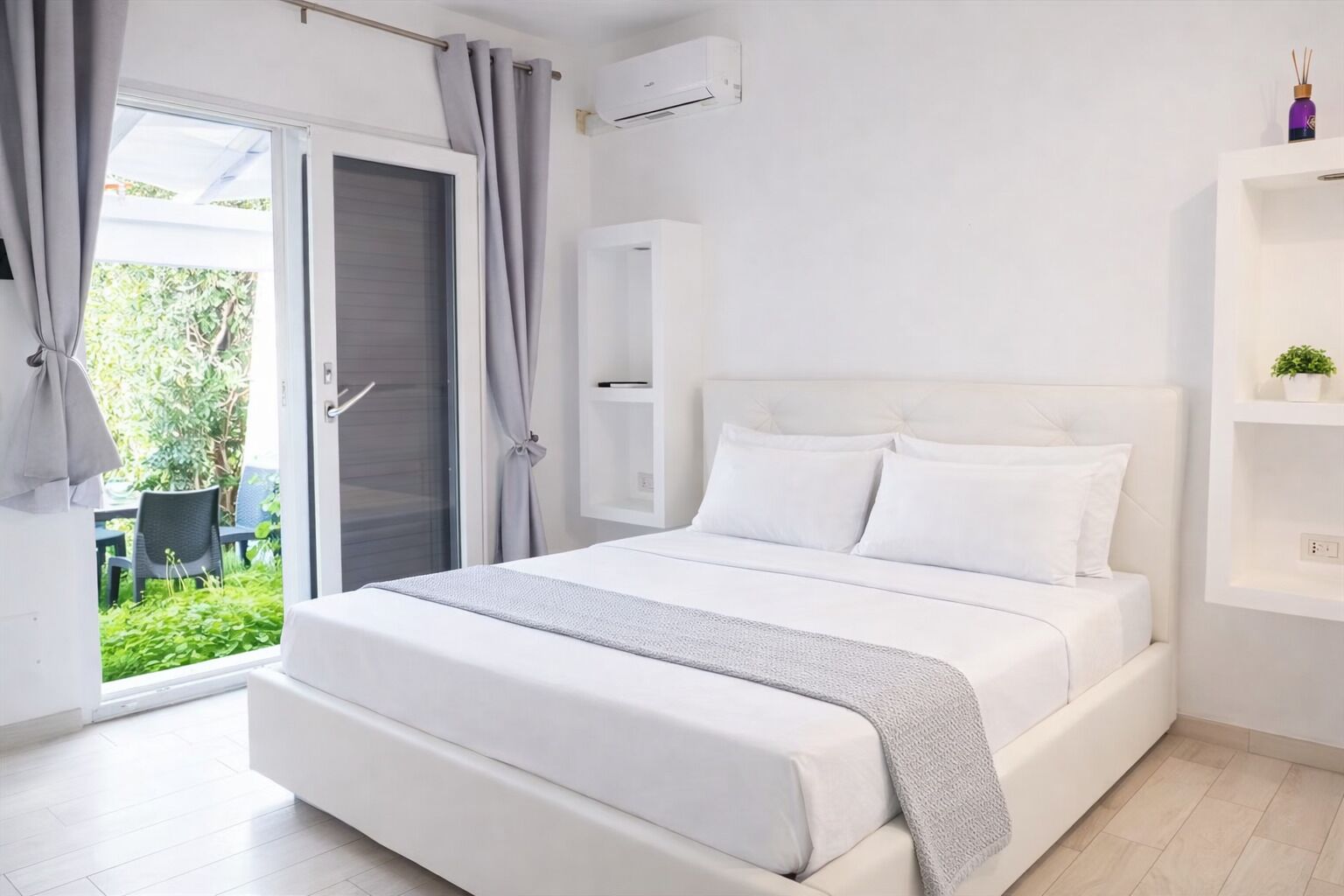 Estudio | Ropa de cama hipoalergénica y tabla de planchar con plancha 