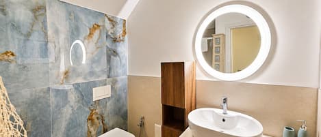 Apartment | Bathroom | Shower, bidet, soap, shampoo