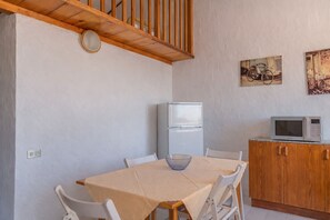 Departamento (Twin beds in mezzanine) | Área de sala de estar