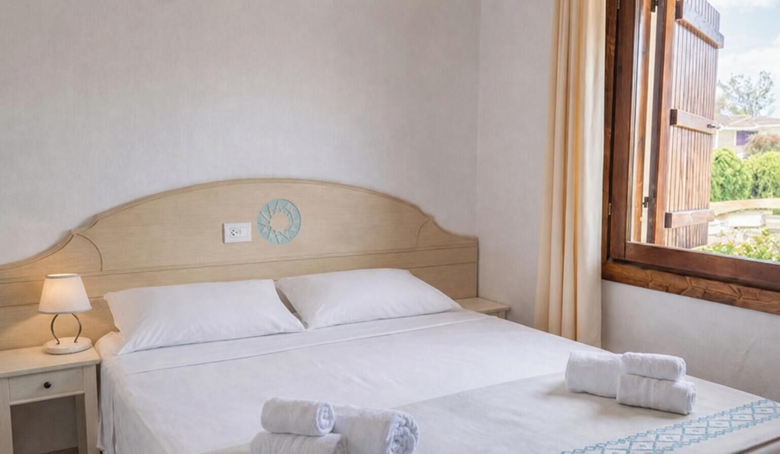 Departamento | Ropa de cama hipoalergénica y tabla de planchar con plancha 