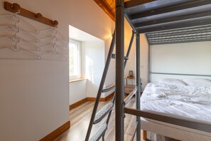 2 bedrooms, WiFi - Holiday Home 'Gîte Les Combes Claires' with Mountain View and Wi-Fi (Belsentes)