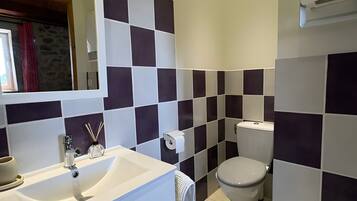 Douche, serviettes fournies