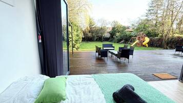 2 bedrooms, iron/ironing board, free WiFi, bed sheets